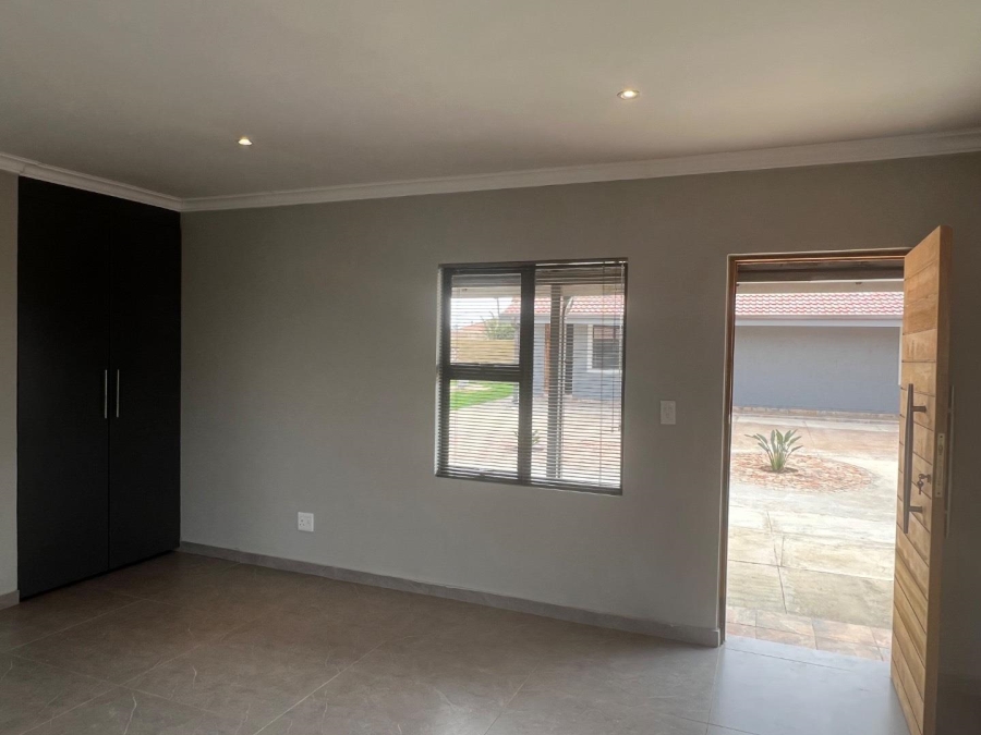 To Let 8 Bedroom Property for Rent in Bethanie North West